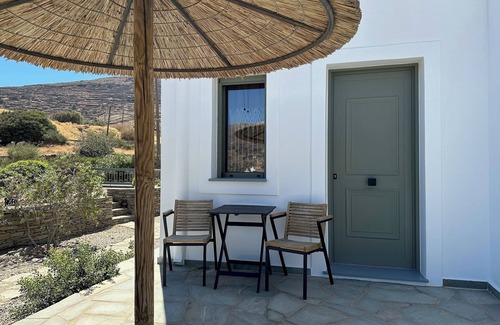 Ormos Korthiou Apartment | Bouro Studio