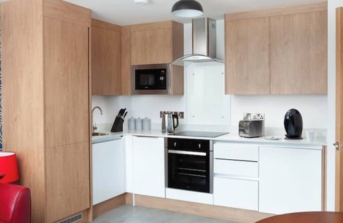 Hull Apartment | Boutique 2 Bdrm Suite on Marinan