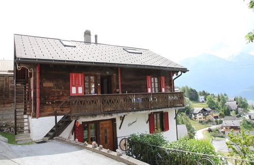 Erschmatt Apartment | Boutique Apartment in Valais with Balcony