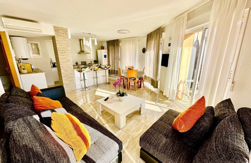 Alicante City Centre Apartment | Boutique Apartment by the Sea