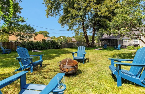 Ames House | ‼️Boutique Crane Haven | Games & Grill