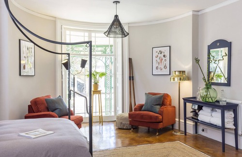 Emsworth House | Boutique En-suite Room in Prestigious Colonial Home