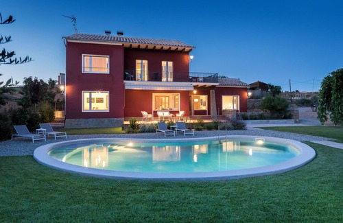 Preixens Cottage | Boutique Home Ca lágustina