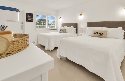 Deerfield Beach Hotel | Boutique Hotel 2 double beds with POOL, LOCATION! 1 block to BEACH/Restaurants