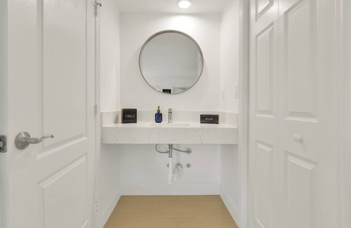 Deerfield Beach Hotel | Boutique Hotel 2 double beds with POOL, LOCATION! 1 block to BEACH/Restaurants