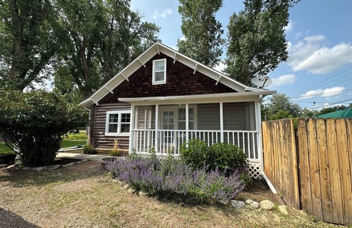 Sheridan House | Bozeman Trail Cabin in Bighorn, WY