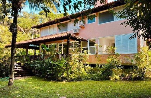 Sao Sebastiao House | Beachfront condominium to relax with the family.