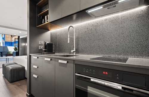 Braddon Apartment | Braddon Studio: Parking & BBQ