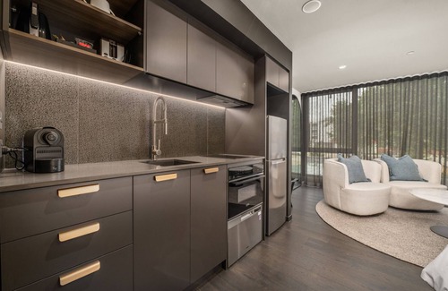 Braddon Apartment | Braddon Studio with BBQ Area