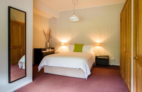 Mount Macedon Hotel | Braeside Mount Macedon Country Retreat Bed and Breakfast