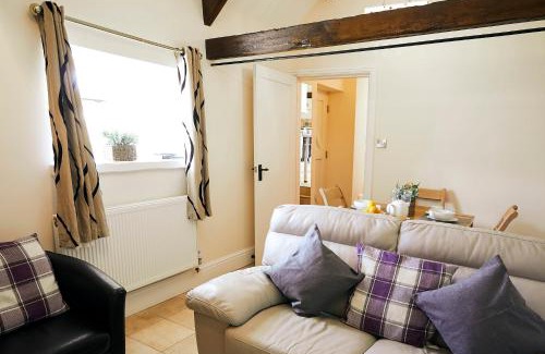 Muston House | Bramble Barn - Private Sauna and Hot Tub