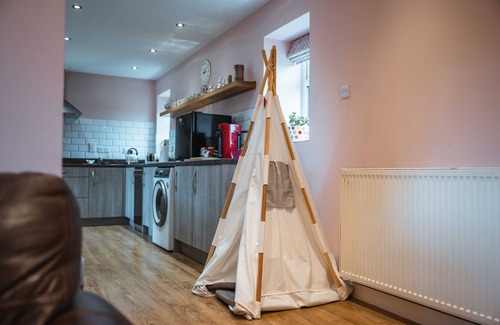 Turriff Cottage | Bramble Cottage - a rural that sleeps 4 guests in 2 bedrooms