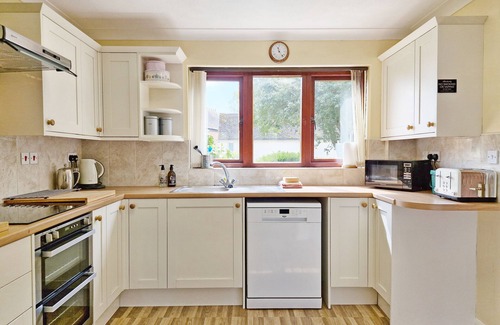 Singleton Cottage | Bramley Cottage - sleeps 6 guests in 3 bedrooms