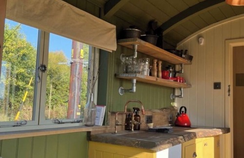 Woodbridge Cabin | 'Bramley' Hut on private Farm