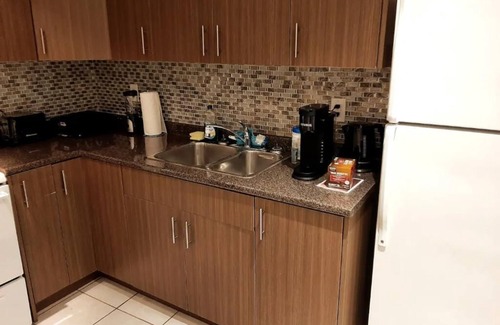 Brampton Apartment | Brampton Oasis. Unique Bachelor Apartment.