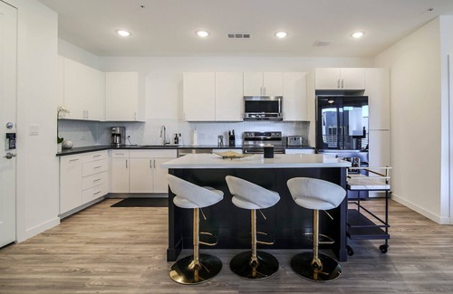 Pecan Springs Springdale Condo | Brand new 2/2 10 minutes to downtown