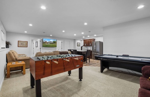 Rome House | Brand New 2021 4 BR + den Lake House minutes to world class golf.