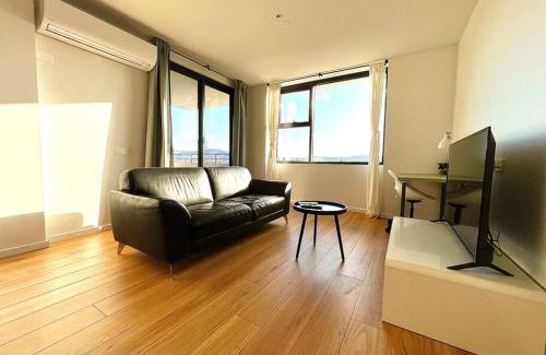 Dickson Apartment | Brand New 2B2B Apt (City, Chinatown, free Parking)