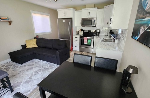 Central Okanagan House | Brand-New 2BR Okanagan Oasis w/Free Parking