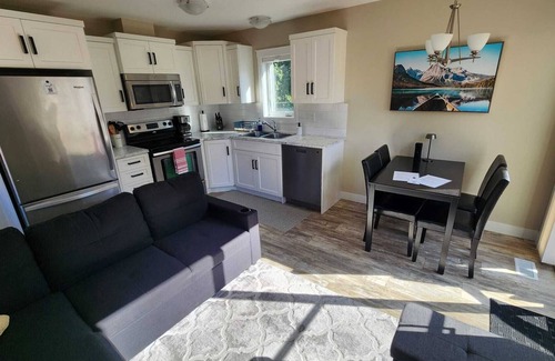 Central Okanagan House | Brand-New 2BR Okanagan Oasis w/Free Parking