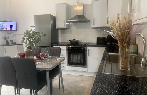 Bury House | Brand New 3 Bed 3 En-suite House in Manchester Near Bury Town Centre