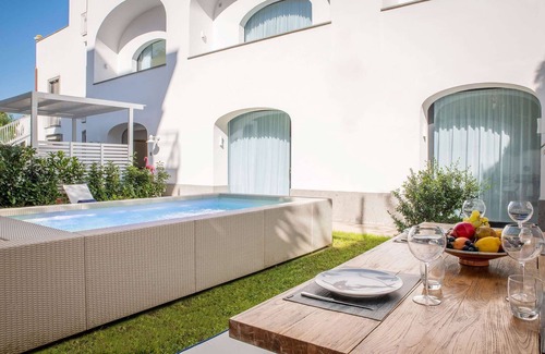 Sant'Agnello Apartment | Brand new 3BR 3BT lavish serviced central apartment with private pool and garden