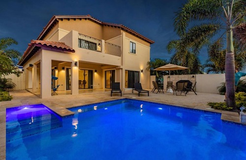Gold Coast Villa | BRAND NEW - 4BR Villa w/Private Pool @ Gold Coast