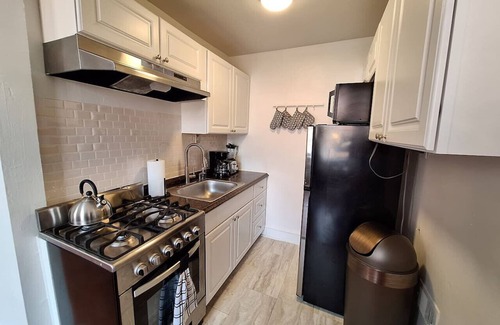 Center City West Apartment | Brand New Center City 1/1 | King Bed | Fast WiFi