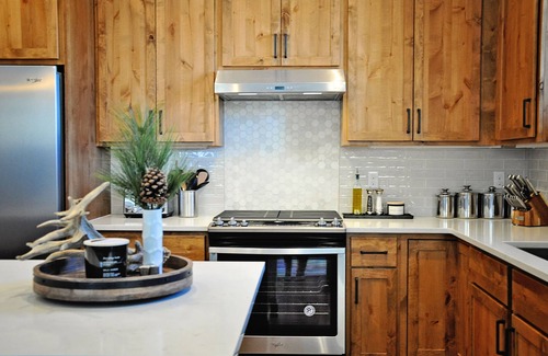 Fraser Condo | BRAND NEW Contemporary 2 BR near Winter Park Ski Resort on Shuttle w/priv hottub