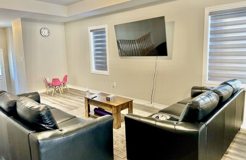 Cobourg House | Brand New Detached Bongalo. 5 minutes from Cobourg Beach