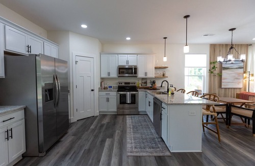 Landrum House | Brand New Downtown Landrum Home - TIEC/Tryon/FENCE