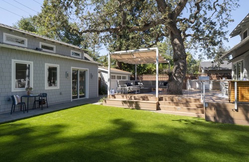 Oak Knoll - Redwood Park Cottage | Brand New Guesthouse in Redwood City near Stanford.