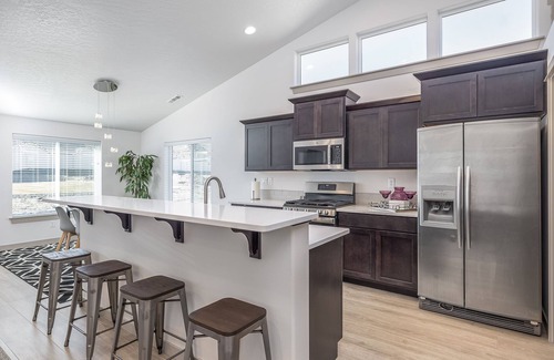 West Richland House | Brand New House Built in 2021 Sleeps 8 Near Everything!