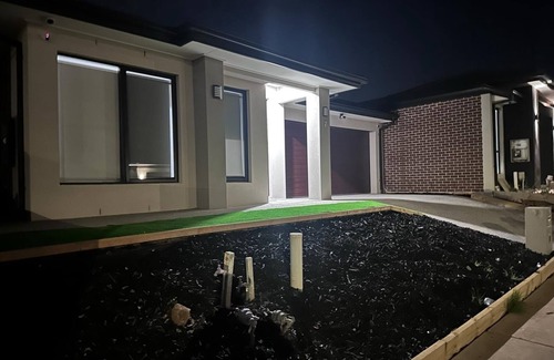 Truganina House | Brand new just built property , near amenities, spacious, huge family size