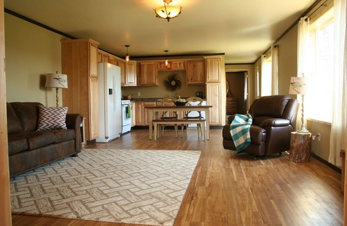 Nelchina Cabin | Brand New! Lake Front Rental With Mountain Views