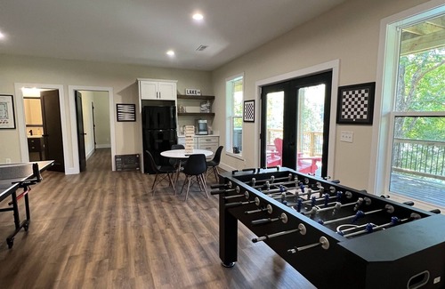 Speedwell House | Brand New! Lakefront, minimal steps to water. Large private dock, Chef's kitchen