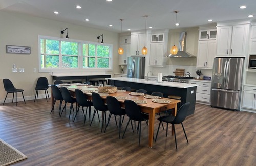 Speedwell House | Brand New! Lakefront, minimal steps to water. Large private dock, Chef's kitchen