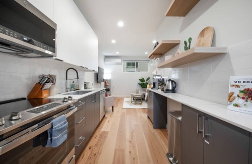 Wallingford House | Brand New Modern Home with Seattle City View|95 ws