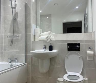West Thurrock Apartment | Brand New Posh 1 Bed Lakeside Flat No parties No Events
