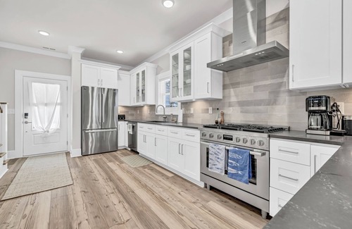 Wilmington House | Brand New, Spacious 5BR Retreat - Close to Beach, Downtown Wilmington & Dining