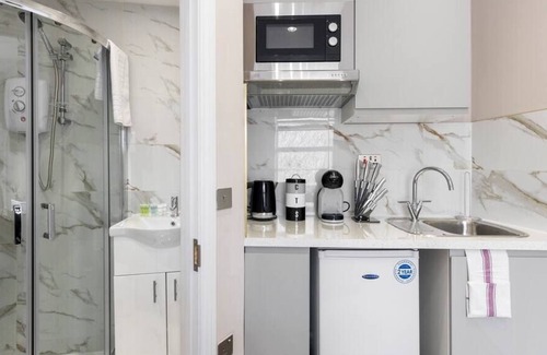 Seven Sisters Apartment | Brand New Stunning and Cosy Studio - Very Central