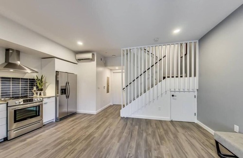 Downtown Oakland Apartment | Brand New Stylish Studio Suite Near Downtown!