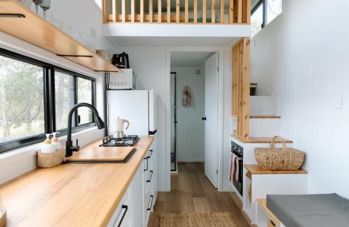 Kidaman Creek House | Brand New Tranquil Tiny Home On 60 Acres Near Kennilworth Feed Friendly Cows, Spectacular Views