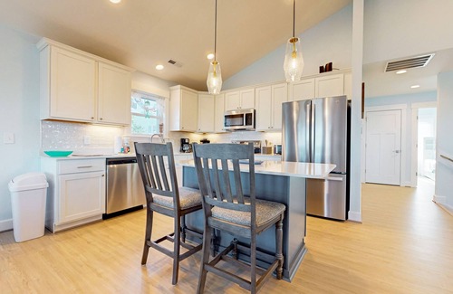 Avon House | Brand New Upstairs Duplex in Avon, NC with Full Kitchen and Wifi