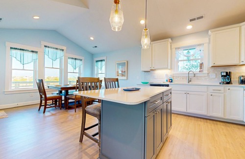 Avon House | Brand New Upstairs Duplex in Avon, NC with Full Kitchen and Wifi