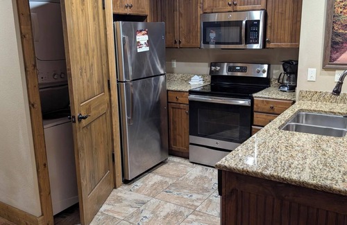 Branson Apartment | Branson Woods Resort. Charming 2-bedroom resort in Branson. Family friendly