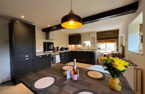 Braunston Cottage | Braunston Manor Cottage: 4-poster beds & ensuites