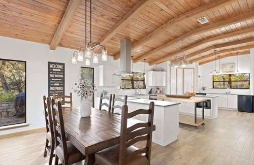 Graford Cabin | Brazos Riverfront Cabin - Near PK Lake & Rocker B Ranch!