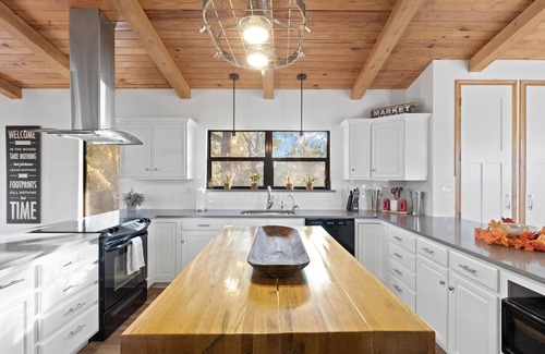 Graford Cabin | Brazos Riverfront Cabin - Near PK Lake & Rocker B Ranch!