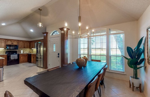 Glen Rose House | Brazos riverfront home on large waterfront lot with private hot tub & canoe